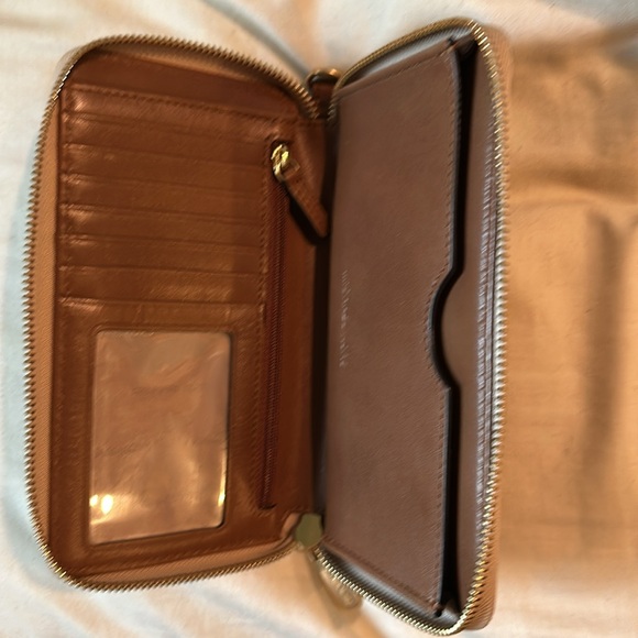 Tan Michael Kors wallet gently used brand new - Picture 3 of 3